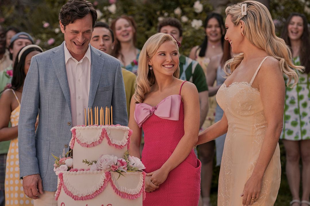 Photo June Diane Raphael, Lexi Minetree, Tom Everett Scott