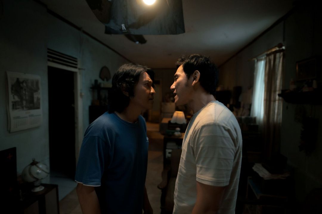 Lost in the Spotlight : Photo Agus Kuncoro, Vino G. Bastian