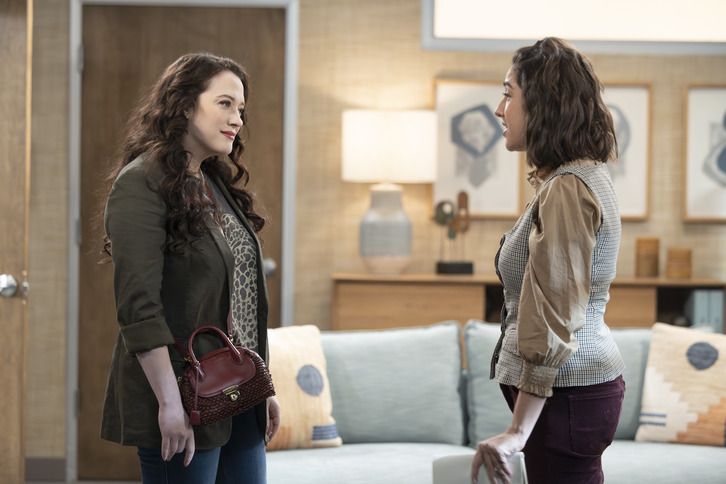 Famille en réparation : Photo Chelsea London Lloyd, Kat Dennings