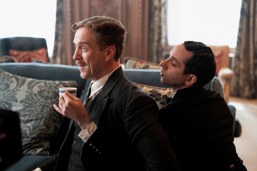 Fackham Hall : Photo Nathan McMullen, Damian Lewis