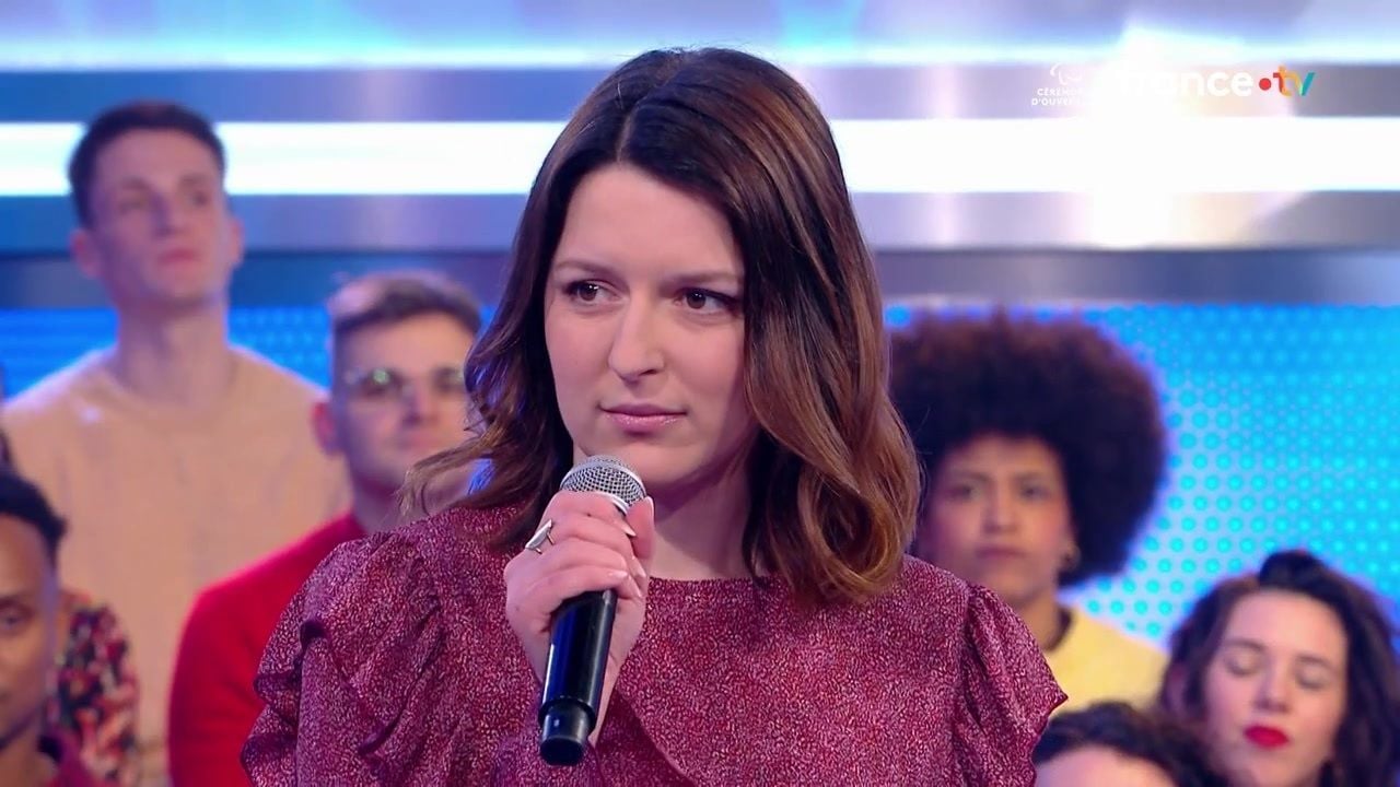 N'oubliez pas les paroles : qui est Augustine, la nouvelle Maestro qui  passe après Maxime ? - TV ACTU by AlloCiné