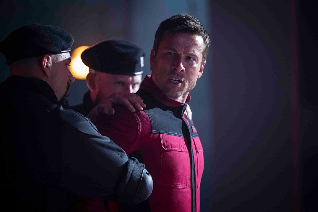 Running Man : Photo Glen Powell