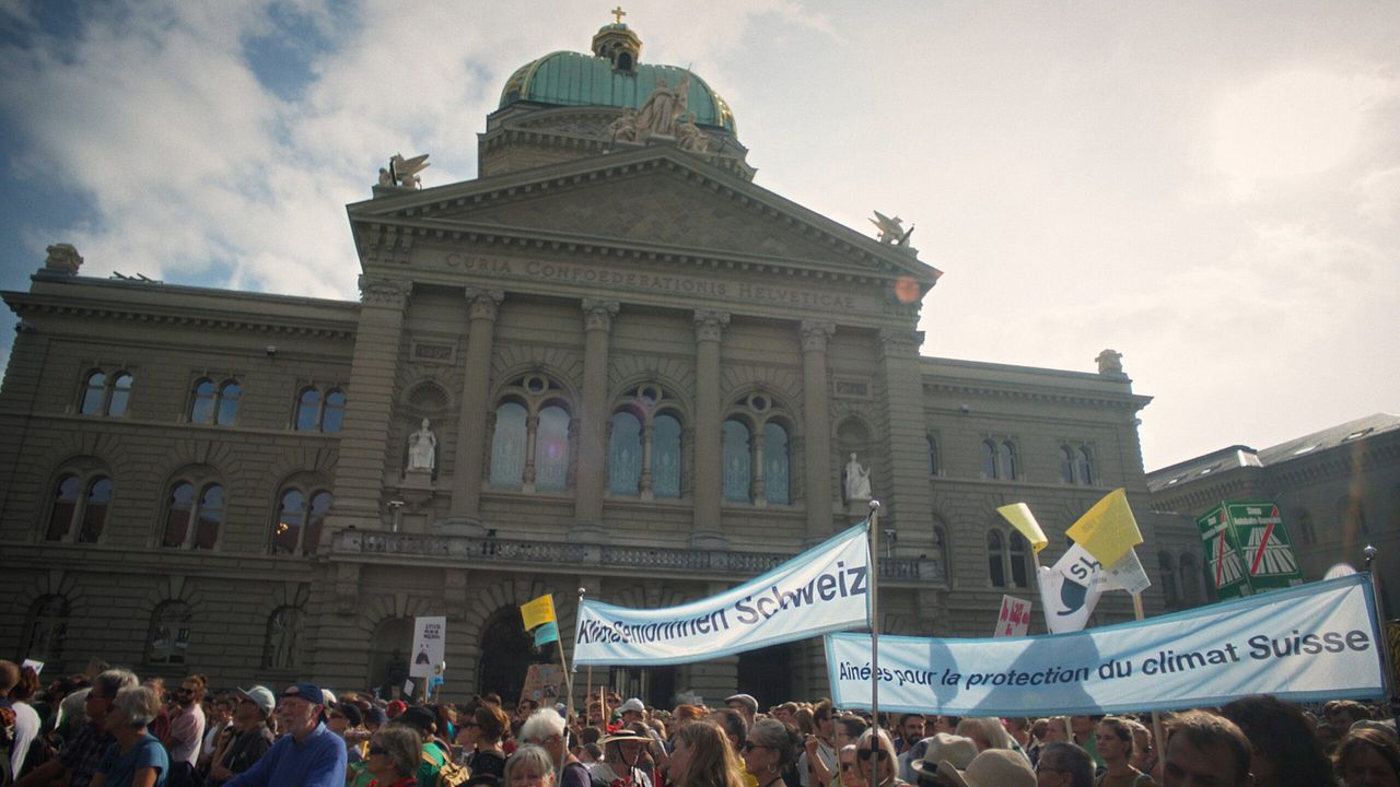 Trop chaud ! Le combat des Aînées pour le climat : Photo
