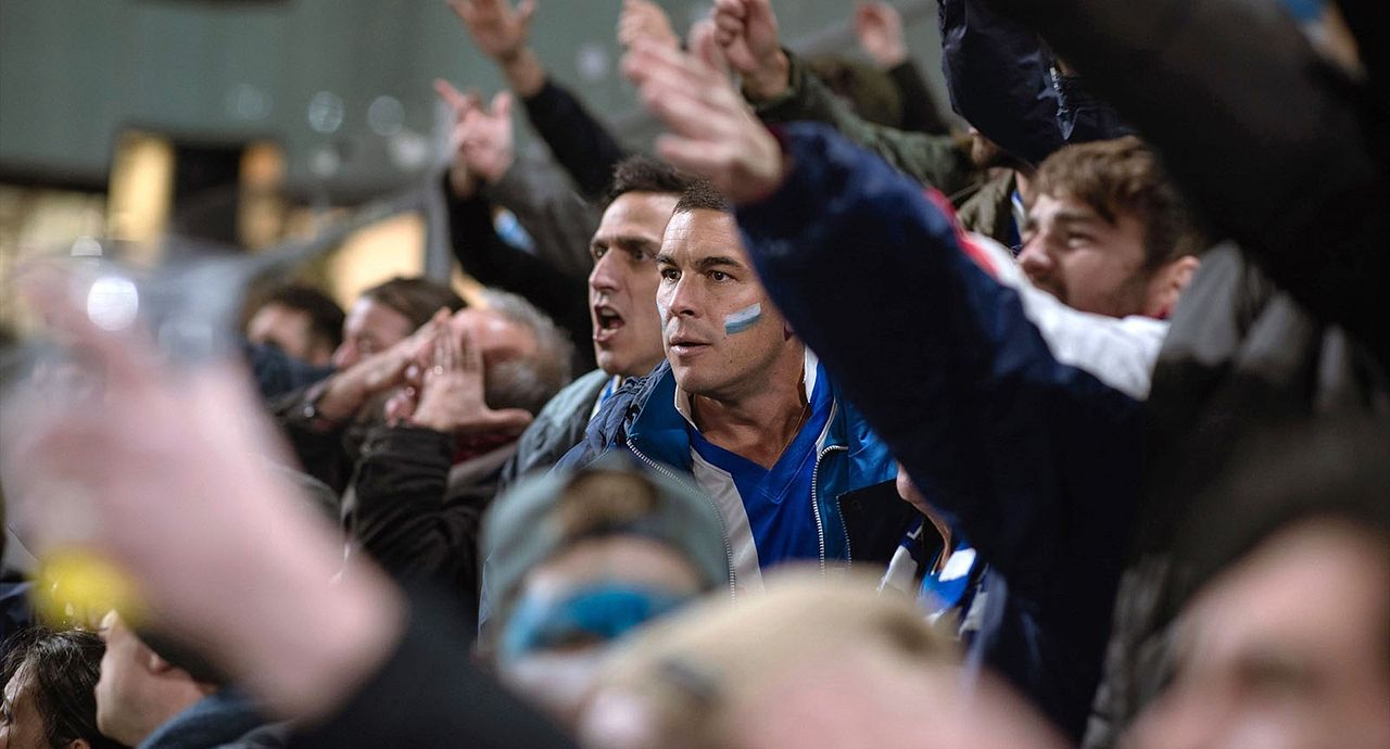 Away : Photo Mario Casas