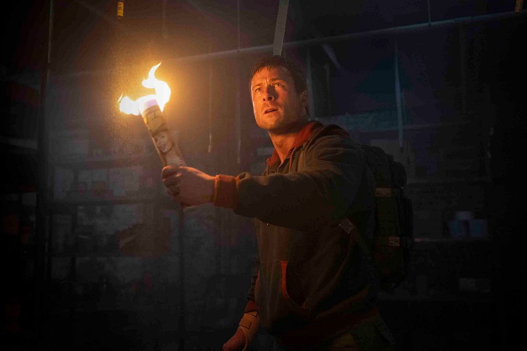 Running Man : Photo Glen Powell