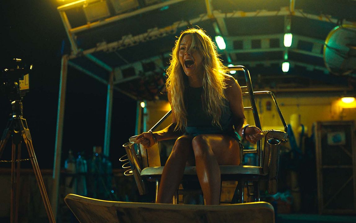 Photo de Hassie Harrison Dangerous Animals Photo Hassie Harrison