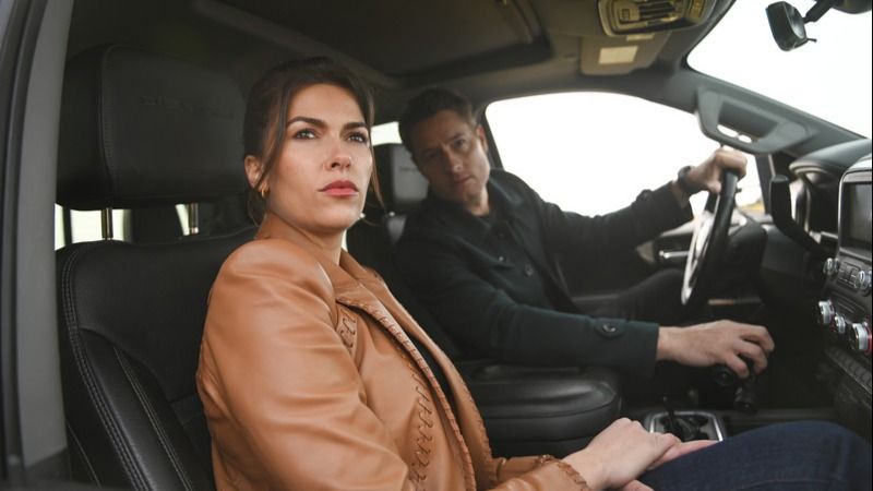 Tracker : Photo Justin Hartley, Sofia Pernas