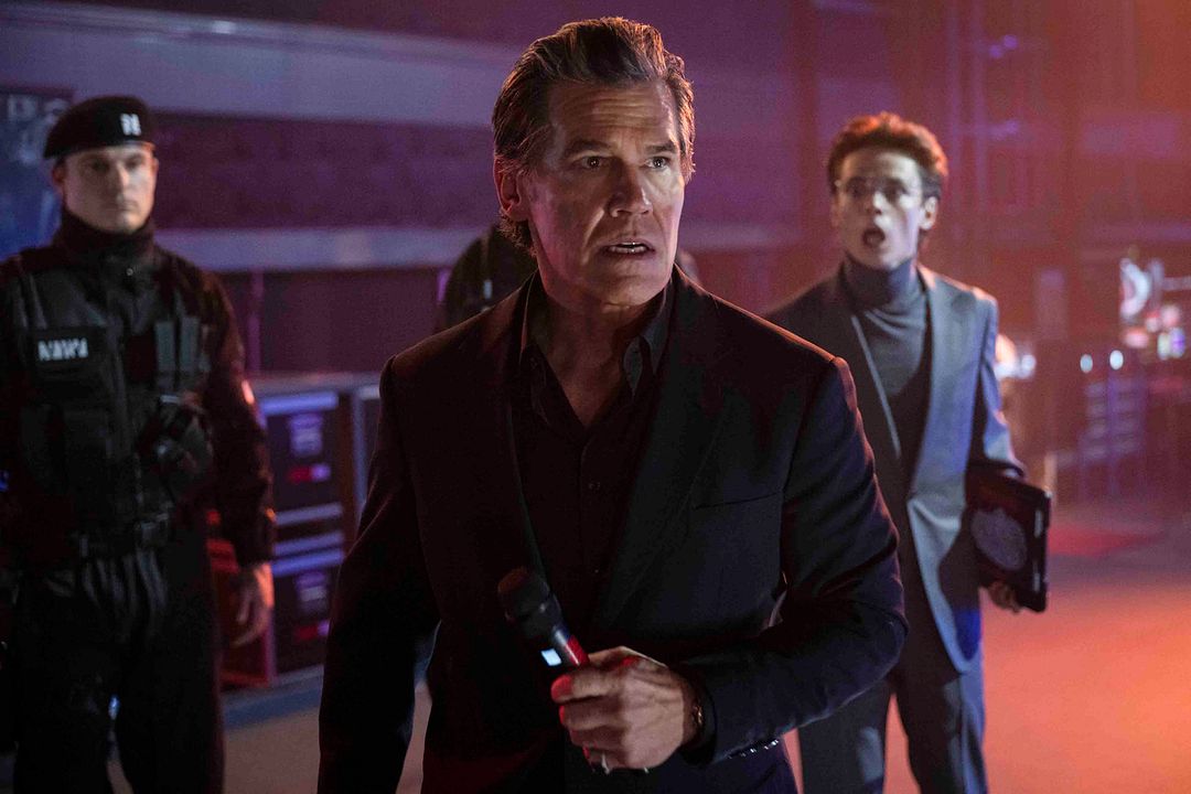 Running Man : Photo Josh Brolin
