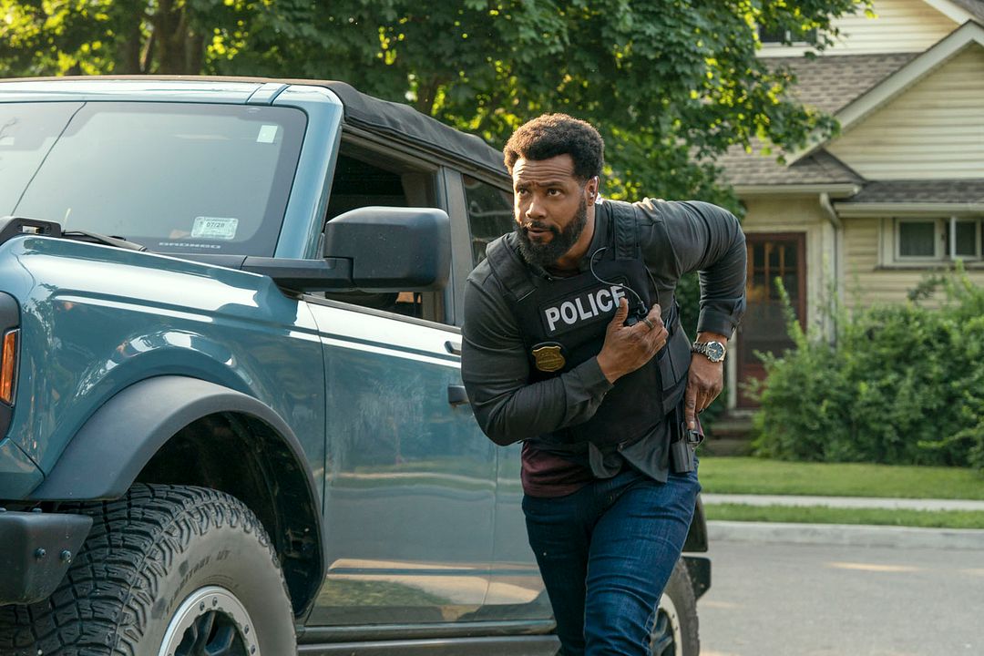Cross : Photo Isaiah Mustafa