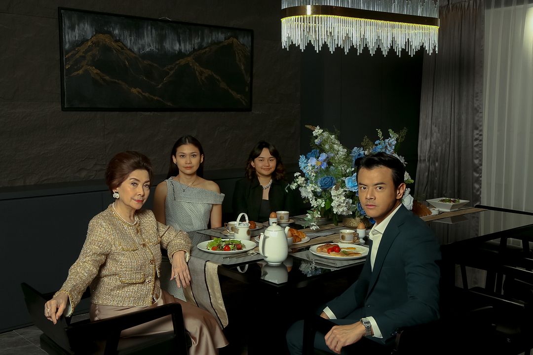 A Normal Woman : Photo Marissa Anita, Widyawati , Dion Wiyoko, Mima Shafa