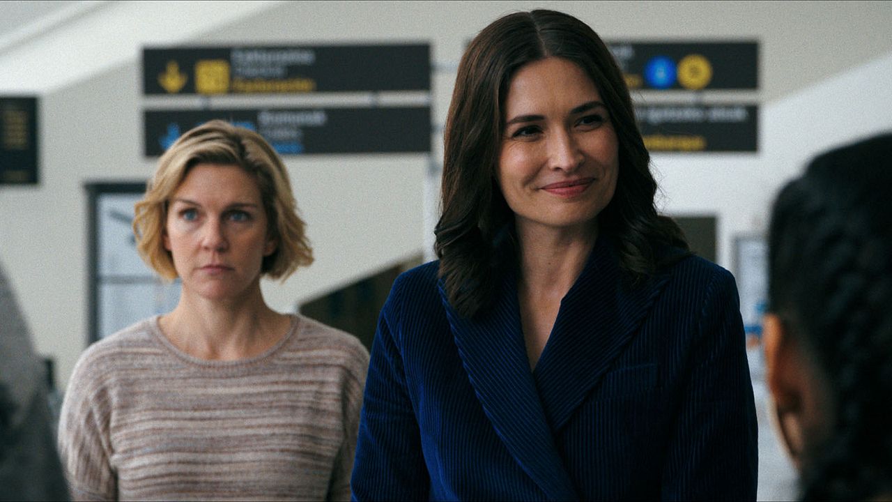Pluribus : Photo Rhea Seehorn, Karolina Wydra
