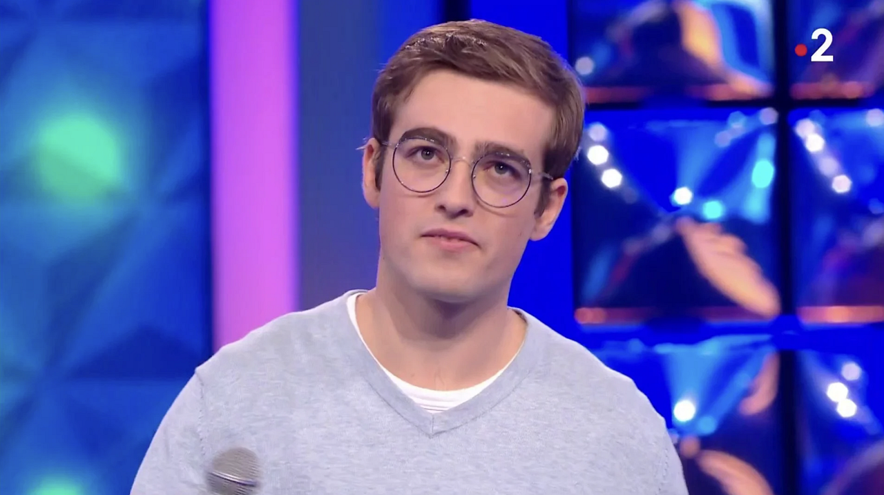 N'oubliez pas les paroles : "Méconnaissable", changement de look surprise  pour Laurens ! Il ne ressemble plus du tout à cela... - TV ACTU by AlloCiné