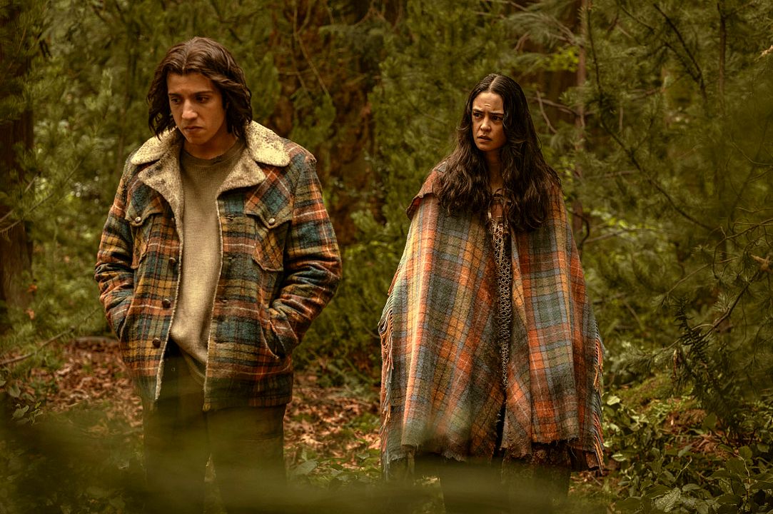 Yellowjackets : Photo Courtney Eaton, Kevin Alves