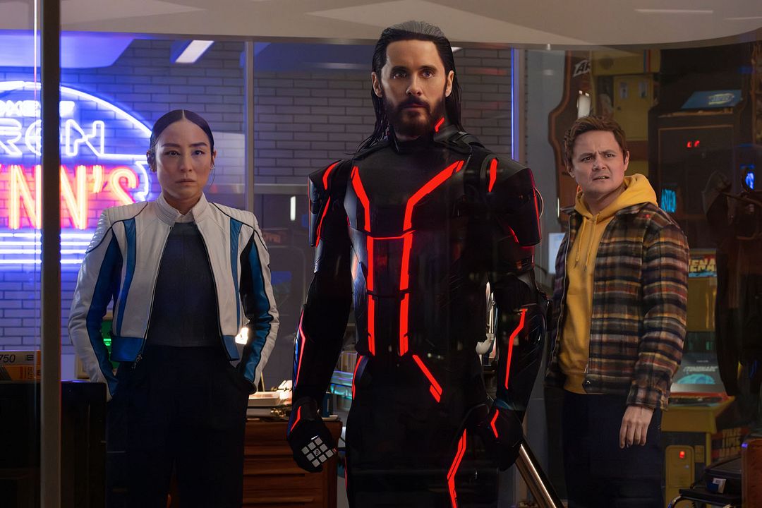 Tron: Ares : Photo Jared Leto, Arturo Castro (XII), Greta Lee