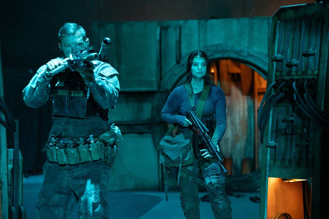 Osiris : Photo Brianna Hildebrand, Linds Edwards