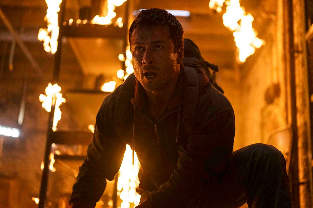 Running Man : Photo Glen Powell