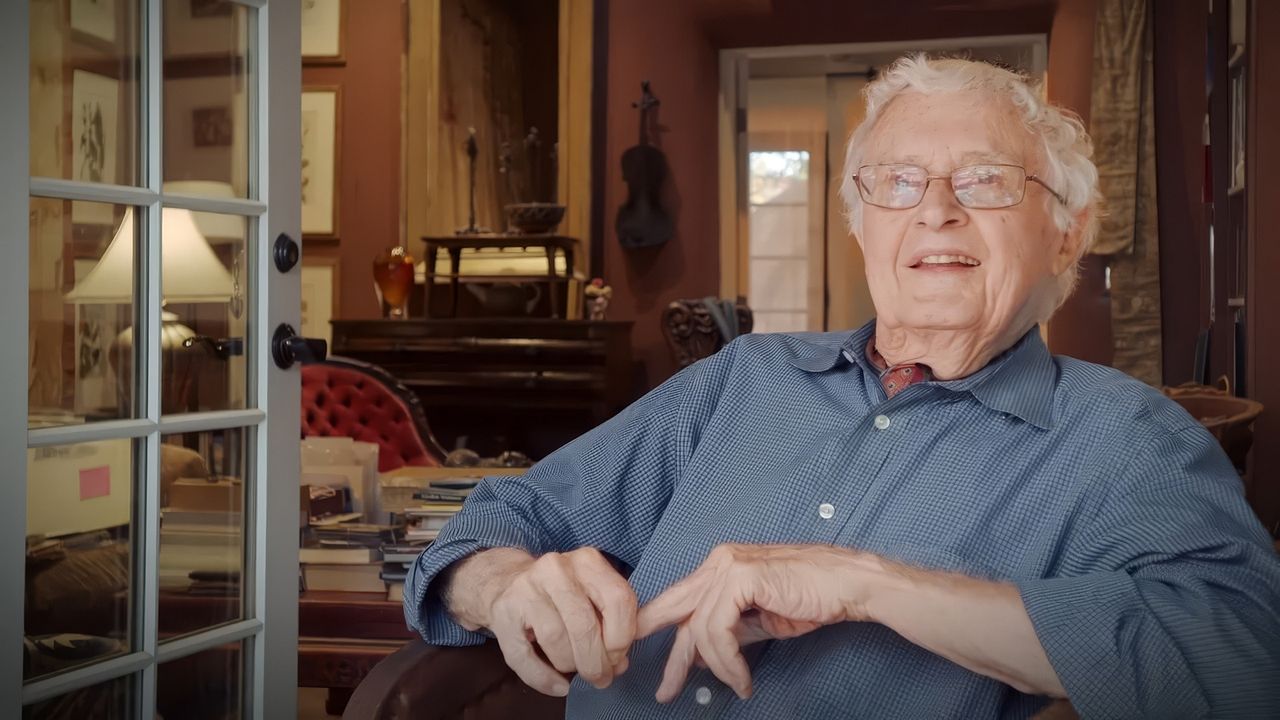 A Savage Art: The Life & Cartoons of Pat Oliphant : Photo