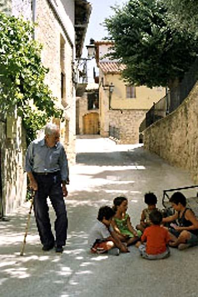 Aguaviva: La vida en tres maletas : Photo Verónica Marchiaro, Mario Burbano
