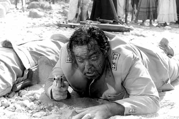 Trois pour un massacre : Photo Orson Welles, Giulio Petroni