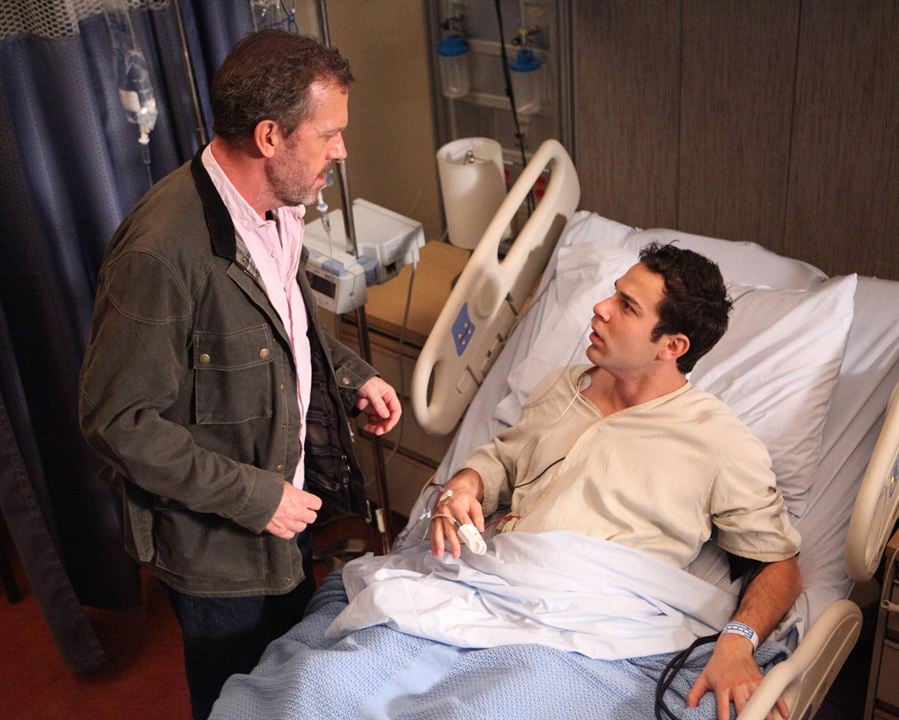 Dr House : Photo Skylar Astin, Hugh Laurie