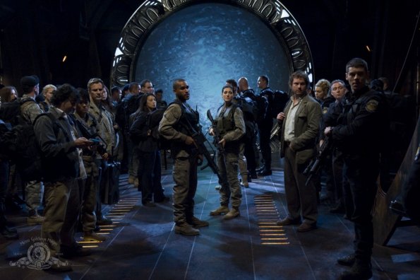 Stargate Universe : Photo Peter Kelamis, Alaina Huffman, Ming-Na Wen, Brian J. Smith (II), Patrick Gilmore (I), Julia Benson, Jamil Walker Smith, Mike Dopud