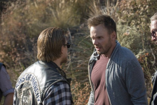 Sons of Anarchy : Photo Joel McHale, Charlie Hunnam