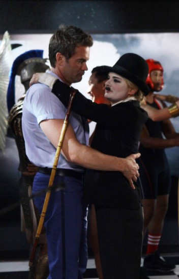 Raising Hope : Photo Martha Plimpton, Garret Dillahunt