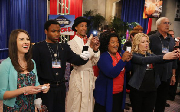 Community : Photo Gillian Jacobs, Yvette Nicole Brown, Chevy Chase, Alison Brie, Danny Pudi, Donald Glover