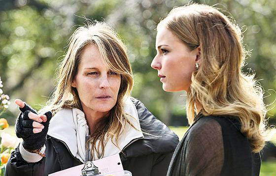 Revenge : Photo Helen Hunt, Emily VanCamp