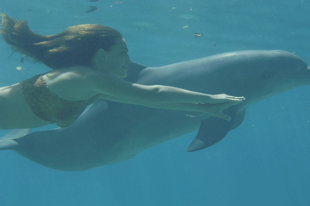 H2O : Photo Phoebe Tonkin