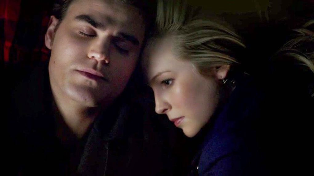 Les 15 plus beaux couples des séries du moment ! Stefan et Caroline