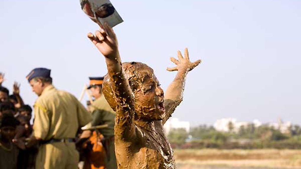 Film Indien Qui Veut Gagner Des Millions Slumdog Millionaire a 10 ans ! Découvrez dix anecdotes amusantes sur le