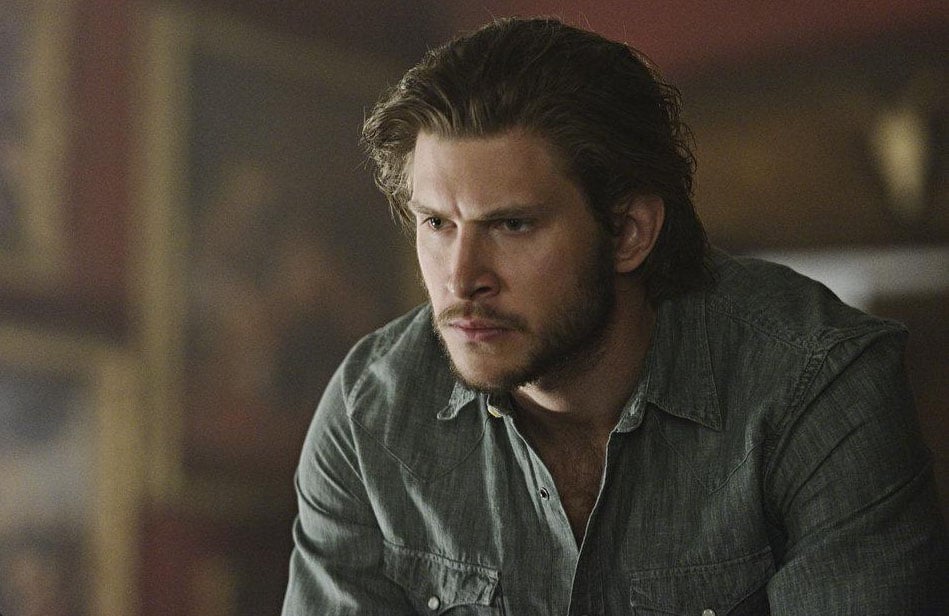 Bitten : Photo Greyston Holt