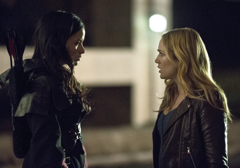 Arrow : Photo Caity Lotz, Katrina Law