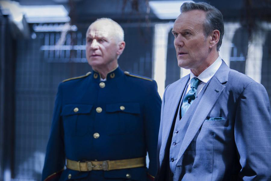 Dominion : Dominion : Photo Alan Dale - 123 sur 182 - AlloCiné