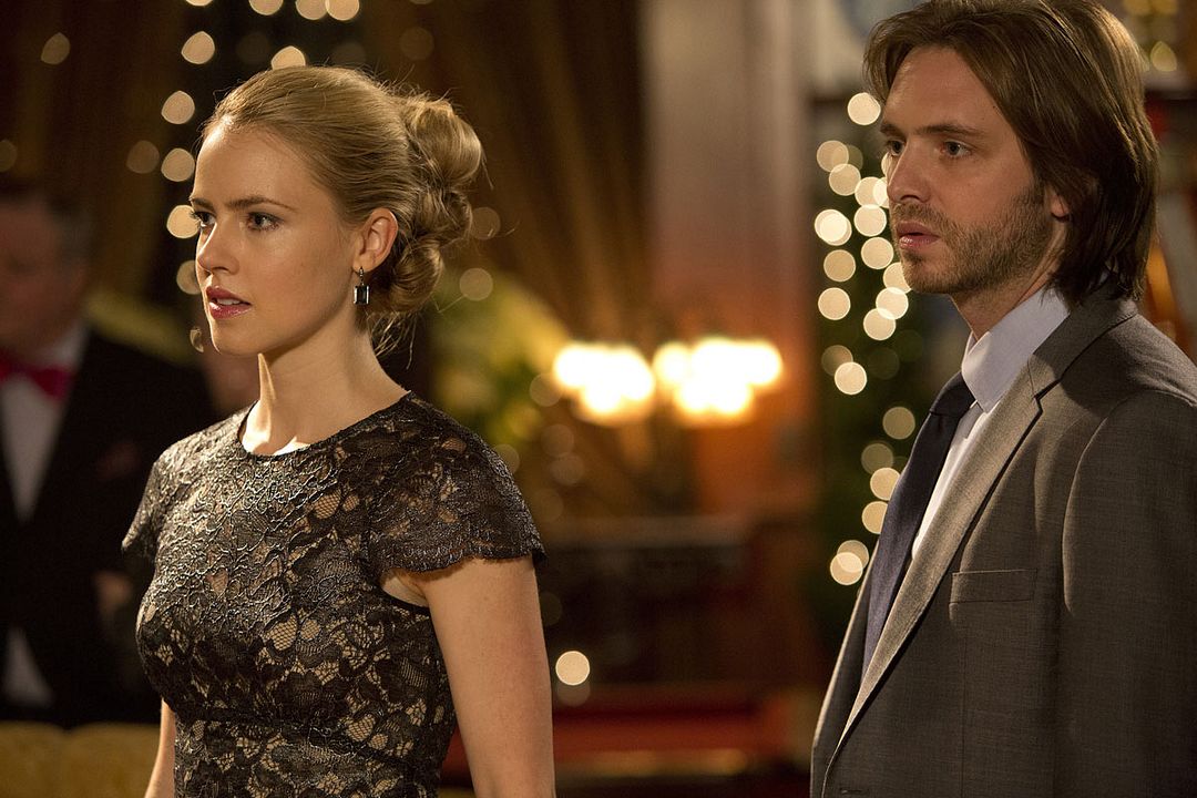 12 Monkeys : Photo Amanda Schull, Aaron Stanford