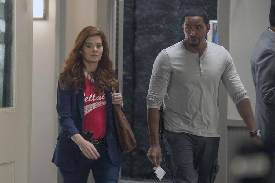 Les Mystères de Laura : Photo Laz Alonso, Debra Messing