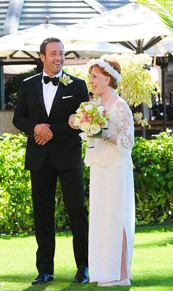 Hawaii Five-0 (2010) : Photo Carol Burnett, Alex O'Loughlin