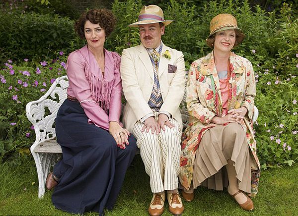 Mapp and Lucia (2014) : Photo