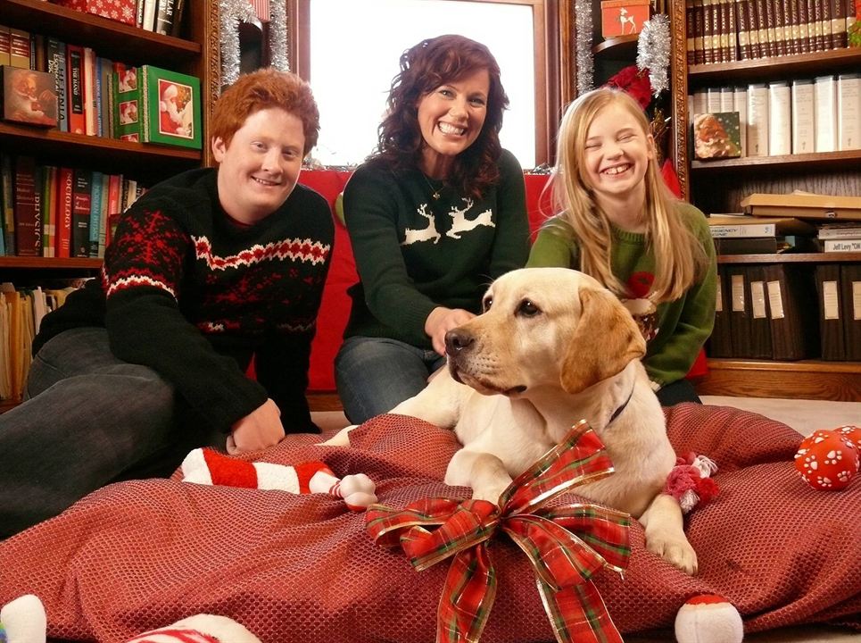 Le Chien qui a sauvé Noël : Photo Charlie Stewart, Elisa Donovan, Sierra McCormick