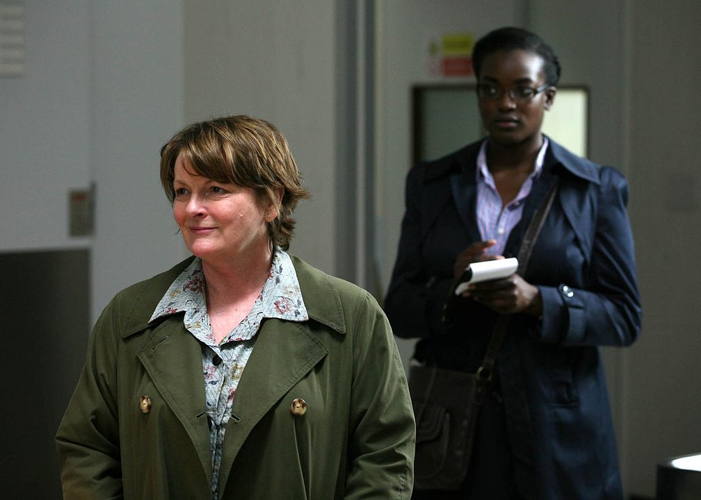 Les Enquêtes de Véra : Photo Wunmi Mosaku, Brenda Blethyn