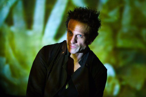 Dominion : Photo Simon Merrells