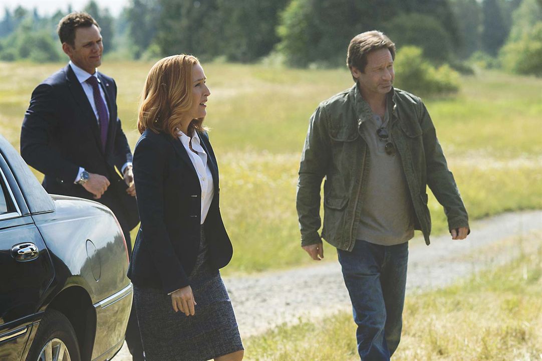 X-Files : Photo Joel McHale, Gillian Anderson, David Duchovny
