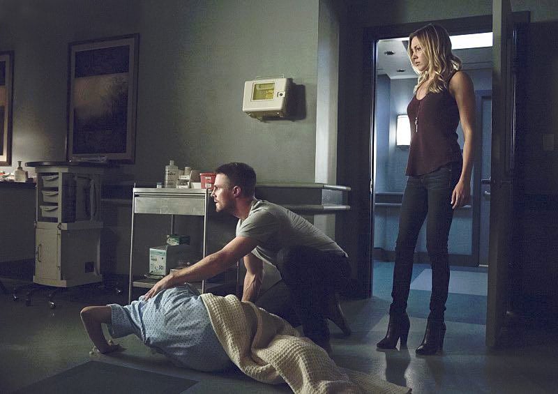 Arrow : Photo Katie Cassidy, Stephen Amell