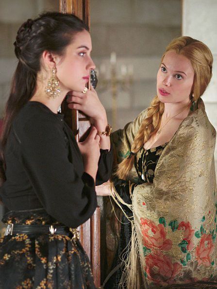 Reign : le destin d'une reine : Photo Adelaide Kane, Celina Sinden