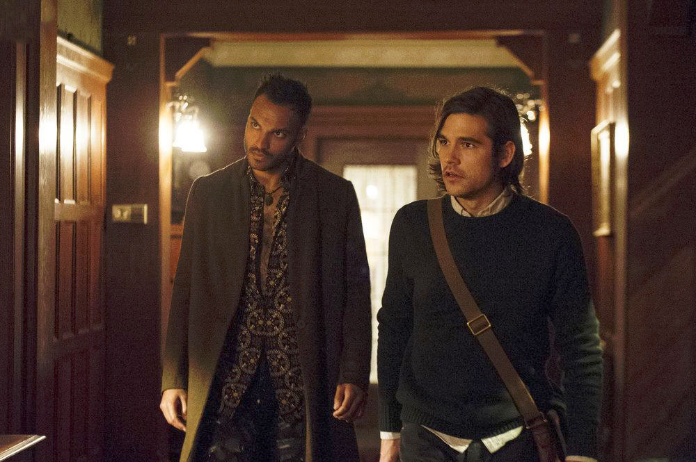 The Magicians : Photo Arjun Gupta, Jason Ralph