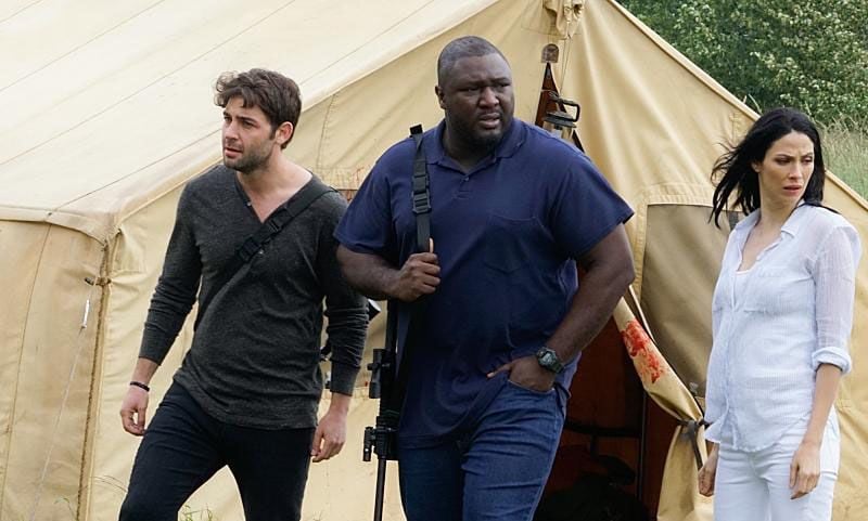 Zoo : Photo Nonso Anozie, James Wolk, Joanne Kelly