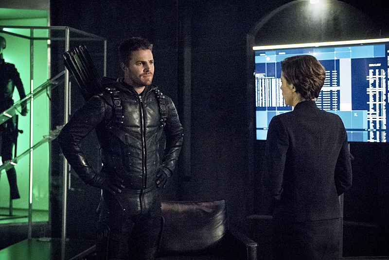Arrow : Photo Stephen Amell, Audrey Marie Anderson