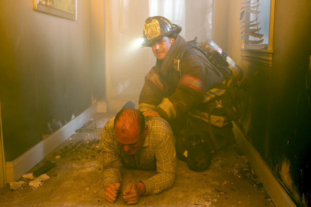 Chicago Fire : Photo Michael Nanfria, Taylor Kinney
