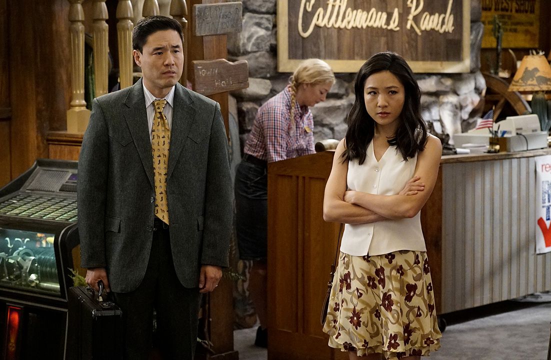 Bienvenue chez les Huang : Photo Randall Park, Constance Wu